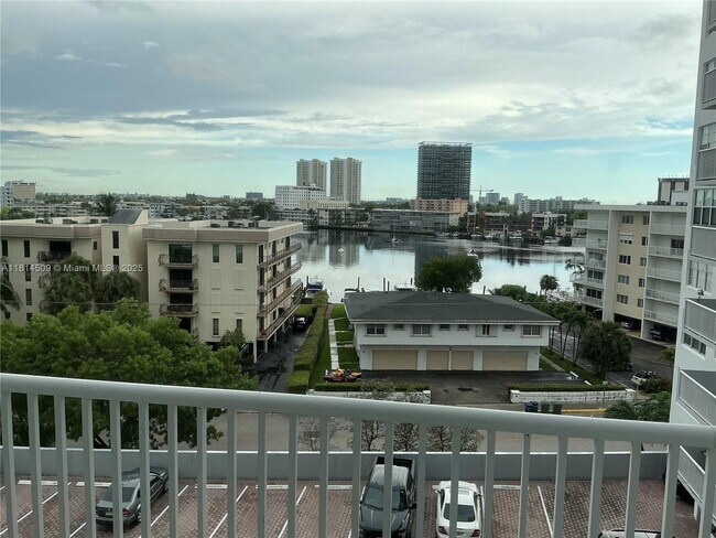 Building Photo - 137 Golden Isles Dr