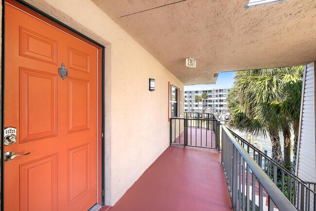 Foto del edificio - 135 Shore Ct