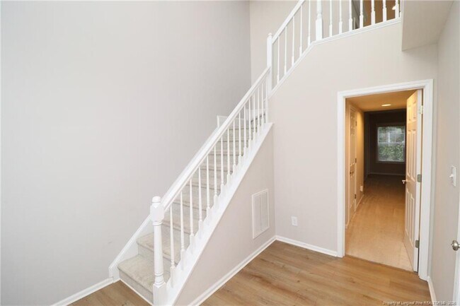 Foto del edificio - 8120 Upper Lake Dr