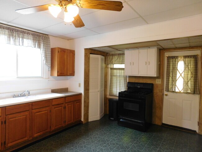 Stove - 480 Marian Ave