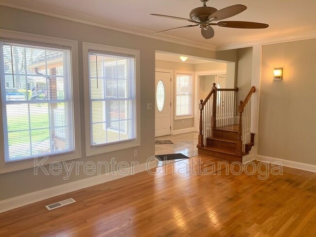 Building Photo - 115 Larchmont Ave