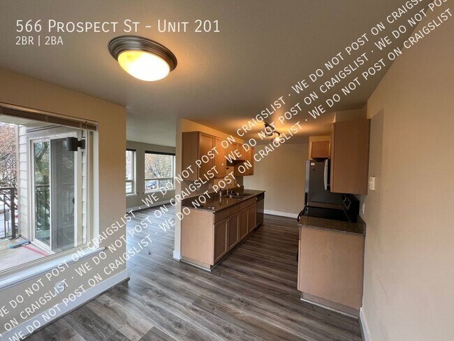 Building Photo - Queen Anne 2Bed 2Bath Condo w 2 garage par...