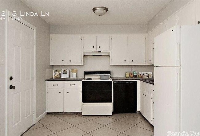 Building Photo - 2213 Linda Ln