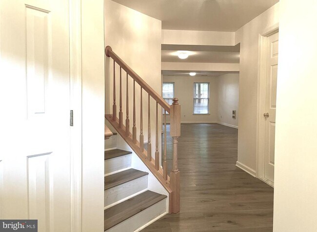 Building Photo - 2540 Banshire Dr