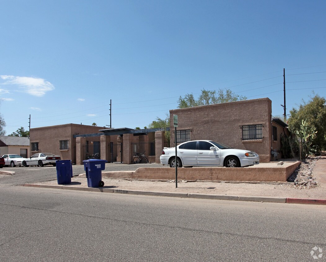 Building Photo - 1119 E Adams St