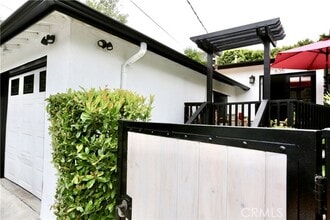 Building Photo - 635 St Ann's Dr