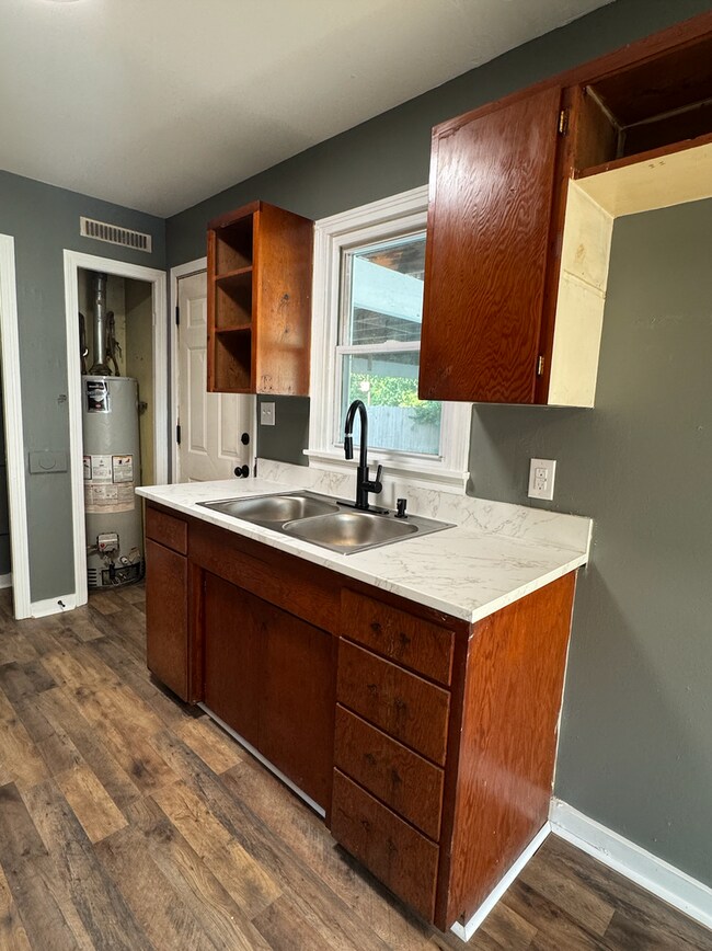 Foto del edificio - 1 Bedroom | 1 Bathroom | House with Carpor...