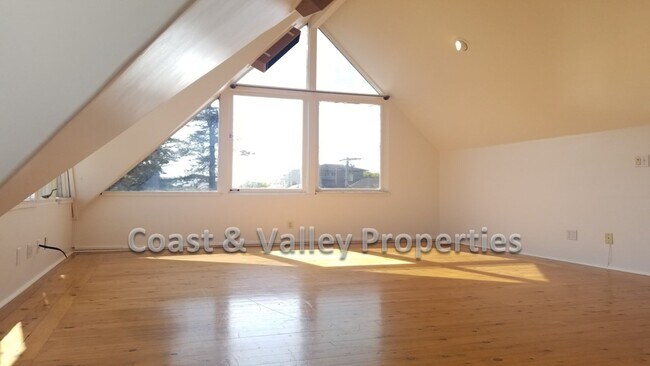 Building Photo - 611 Lantern Lane, Monterey Ca 93940