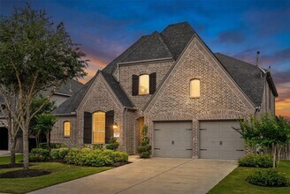 Building Photo - 3427 Willow Cres Ct