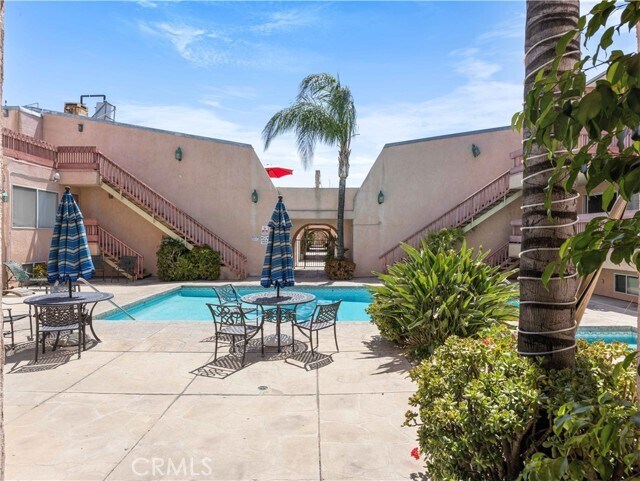Foto del edificio - 7924 Woodman Ave