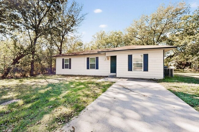 Building Photo - Beautifully Updated 3-Bed, 2-Bath Home in Quiet Greenville Neighborhood