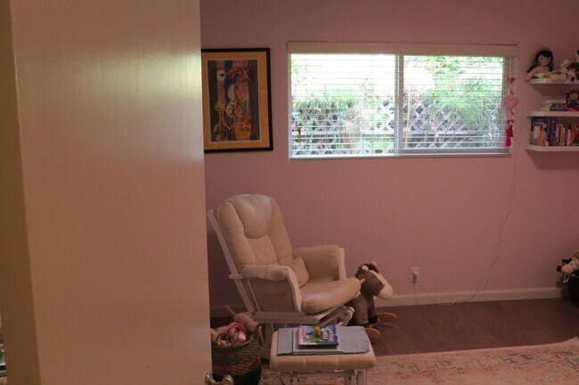 Building Photo - 3 br, 2 bath House - 930 Visalia Street