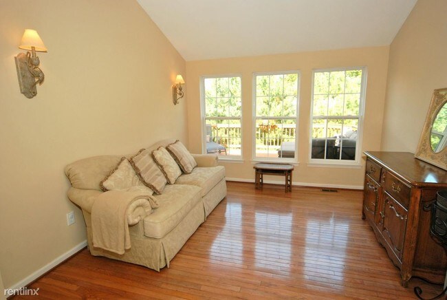 Building Photo - 3 br, 2.5 bath Condo - 302 Amy Ct