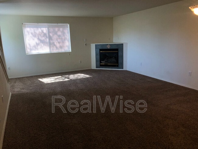 Building Photo - 550 NE Negus Loop