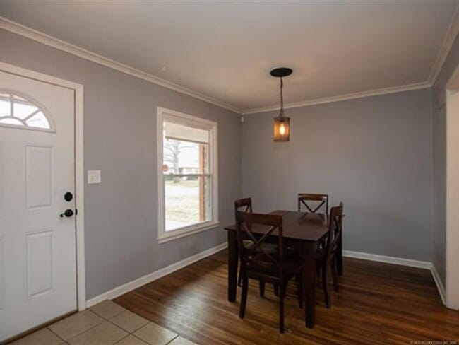 Building Photo - Brookside Bungalow!