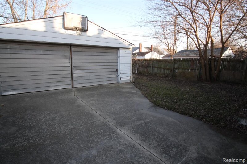 Foto del edificio - 23424 Couzens Ave