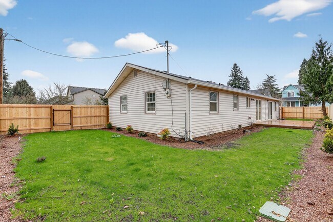 Building Photo - Georgeous Ranch Style Home in the Heart of Vancouver Near Royal Oaks Golf Course!