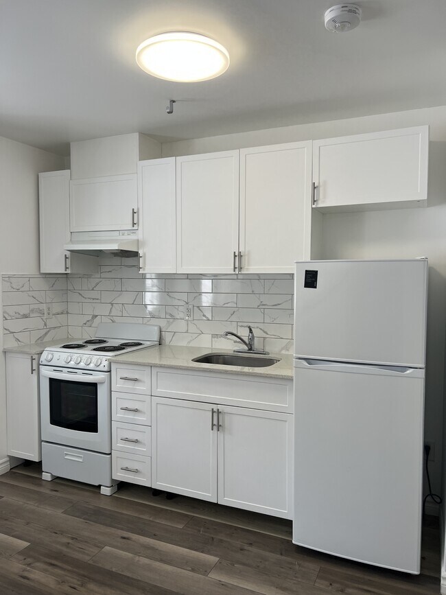 Building Photo - 630 Cummings Ave