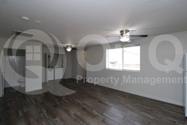 Building Photo - 1702 S 4th St