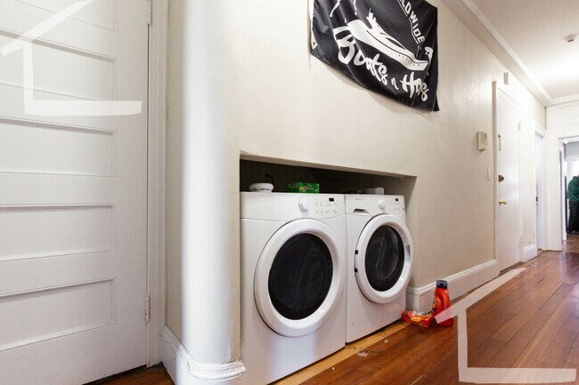 Foto del edificio - 9/1 Renovated 4BR/2BA near Green Line, Bri...