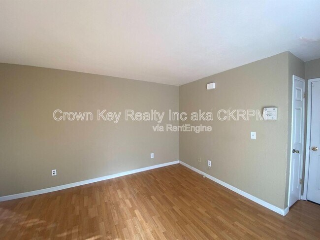 Building Photo - 80 Portola Way