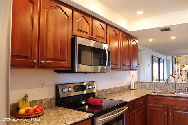 Building Photo - Ocean Front Condo