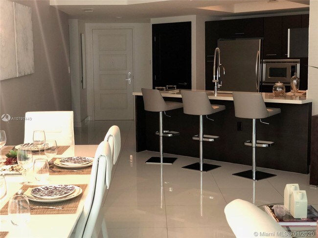 Foto del edificio - 150 Sunny Isles Blvd