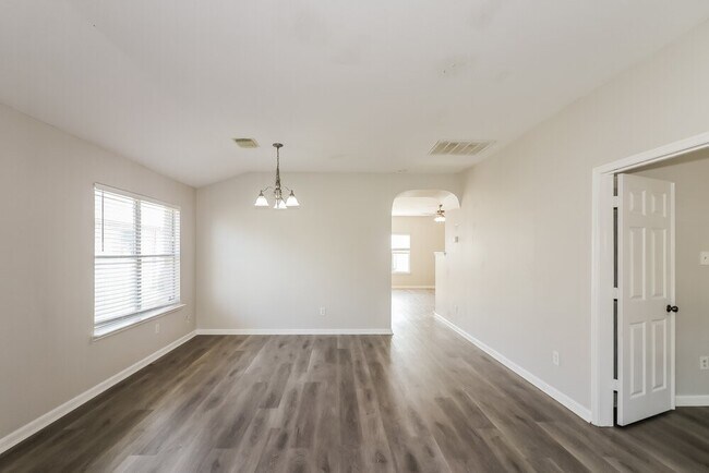 Foto del edificio - 6227 Channelbrook Ln