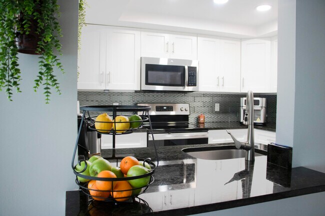 Building Photo - 3154 Via Poinciana