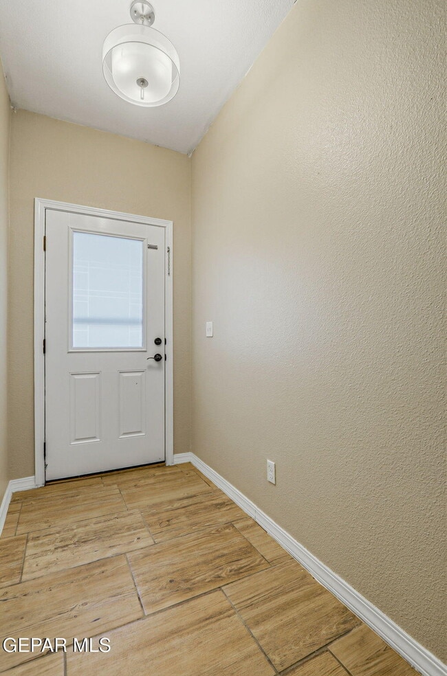 Foto del edificio - 717 HC Gilbert Minjares Dr