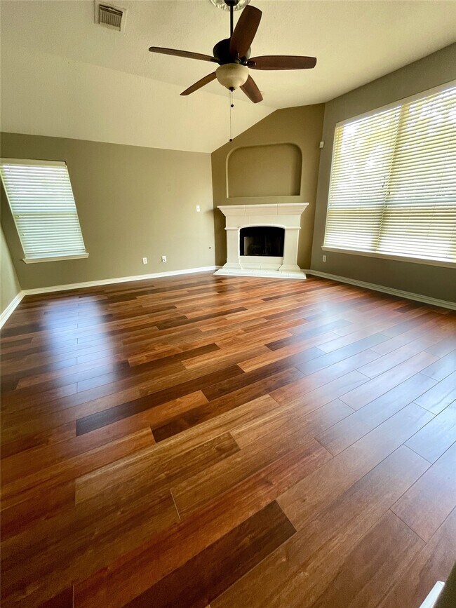 Foto del edificio - 23907 Hackberry Creek Dr