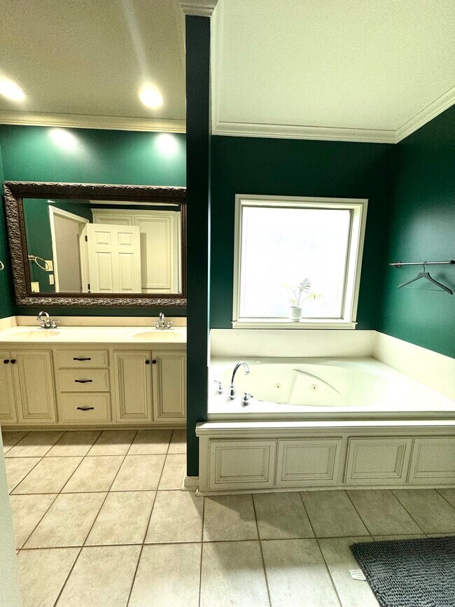 Building Photo - 201 Rivergrass Dr