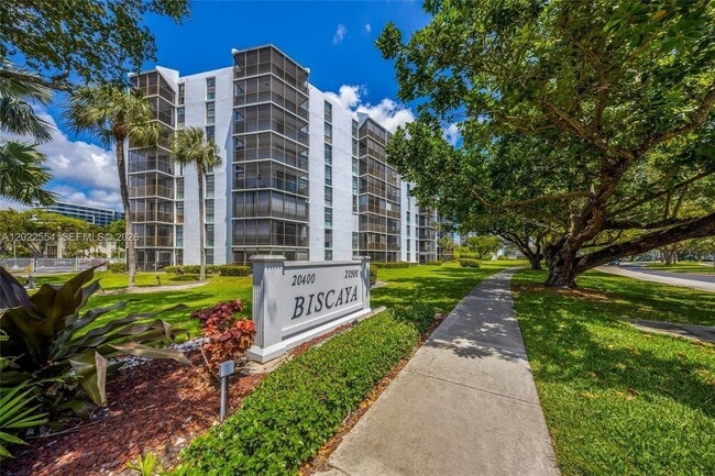 Foto del edificio - 20400 W Country Club Dr
