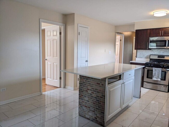 Foto del edificio - 16W631 56th St