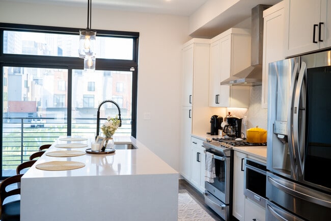 Building Photo - 1446 E 15th St