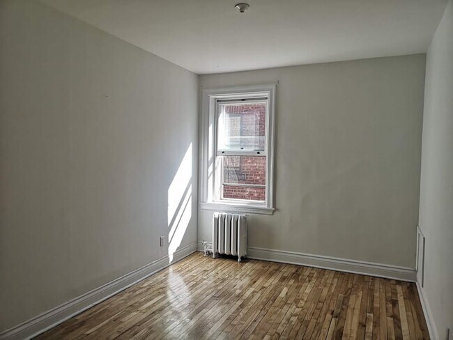 Building Photo - 2317 Av De Hampton