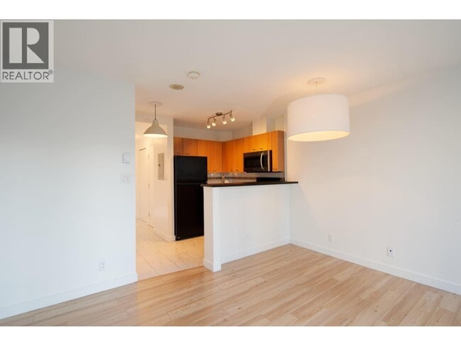 Building Photo - 1331 Alberni St