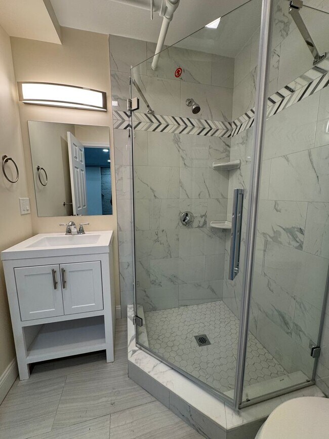 Foto del edificio - Bright and Beautiful 7-Bed/4-Bath near BU!