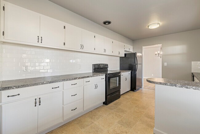 Building Photo - 6216 Robertson Dr