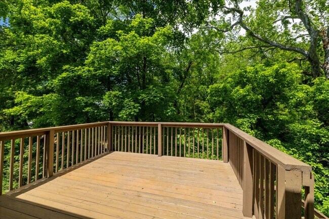 Foto del edificio - Charming Radford Home with Peaceful Back Deck