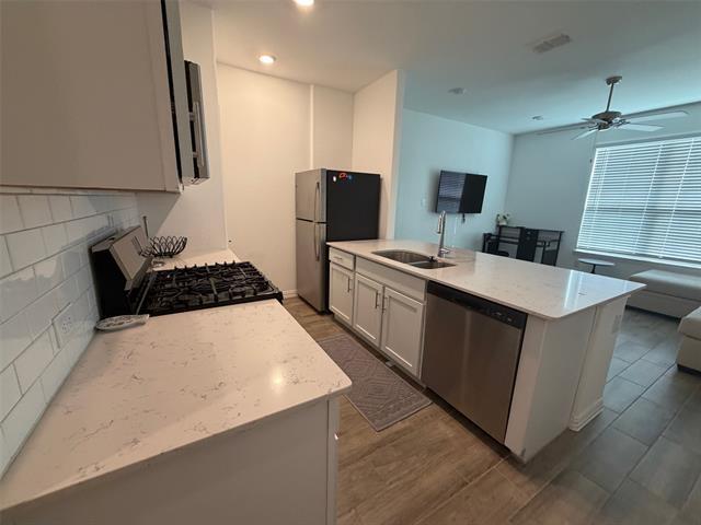 Foto del edificio - 1033 Rosebay Dr