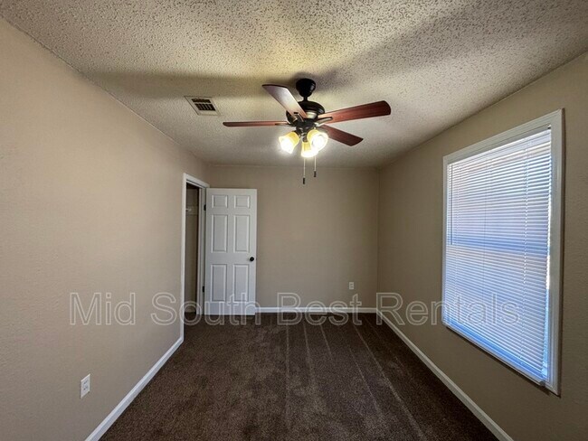 Building Photo - 26 Hiland Pl