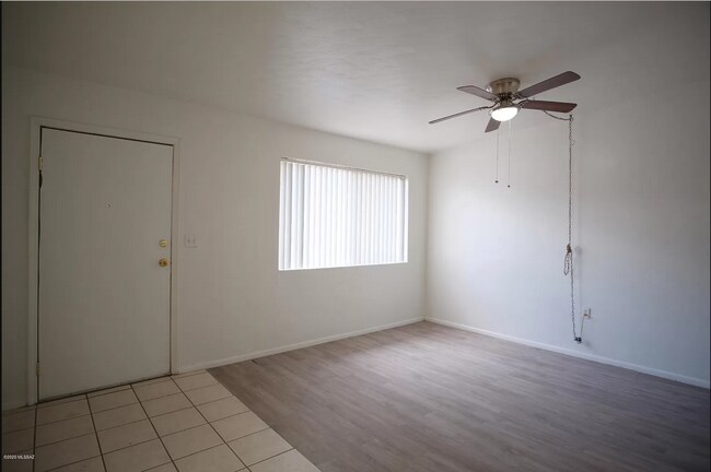 Foto del edificio - 3419 E Lind Rd