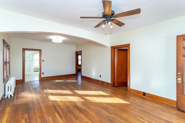 Building Photo - Stunning Bungalow in Downtown Colorado Spr...