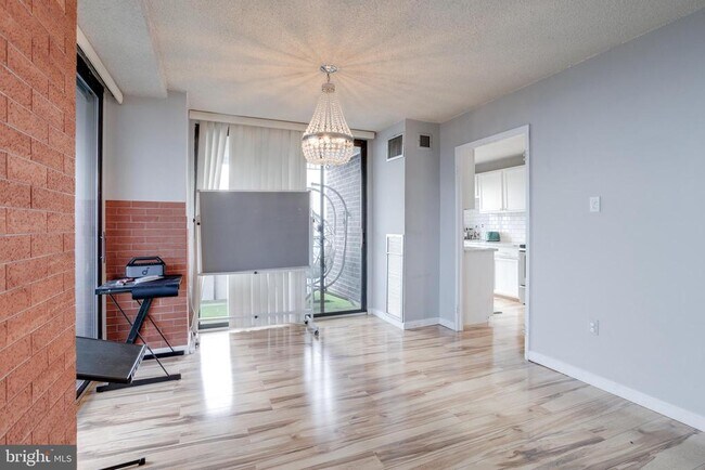 Foto del edificio - 250 S Reynolds St