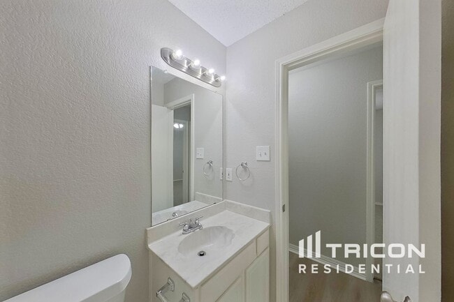 Building Photo - 403 Hollyberry Dr