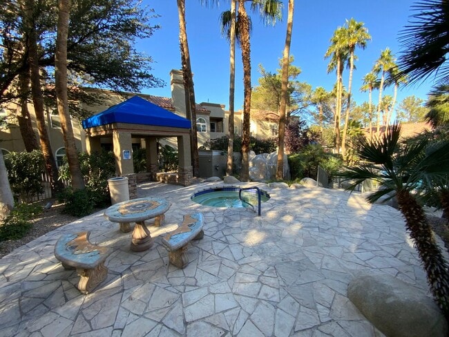Building Photo - Resort Style 3 Bedroom Condo Located near UNLV, Airport and Strip