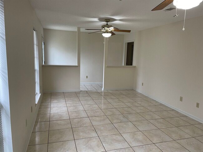 Foto del edificio - 512 Dartmoor Ln