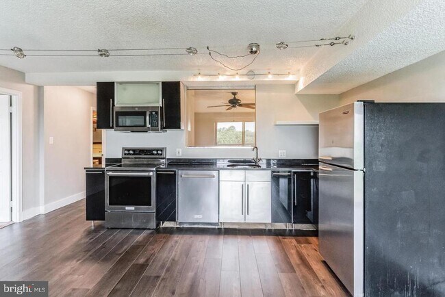 Foto del edificio - 3800 Powell Ln