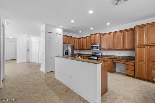 Building Photo - 10391 Carolina Willow Dr